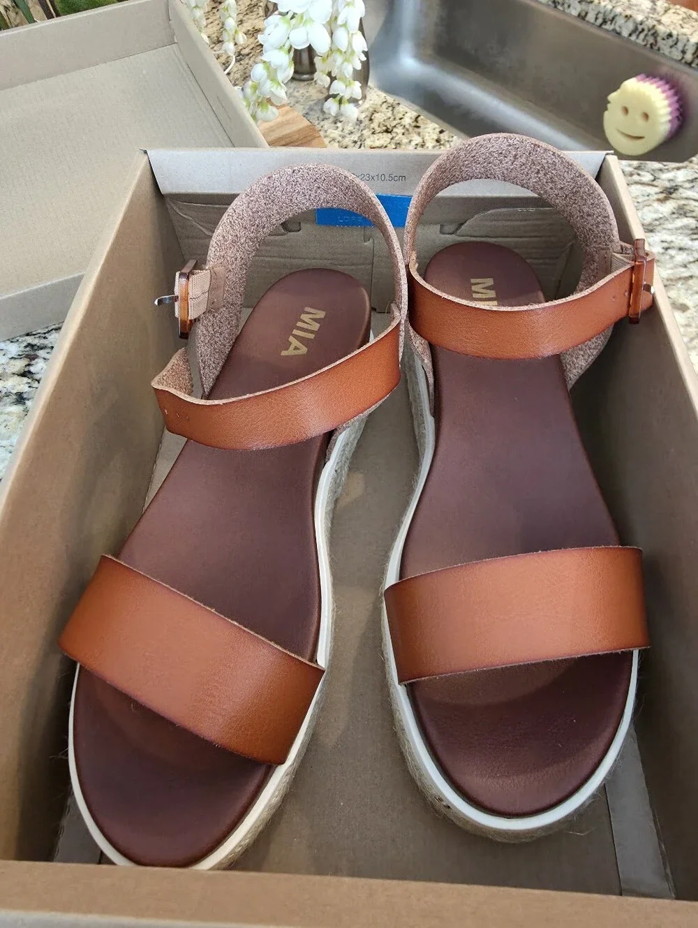 New In Box MIA Women's Cognac Leather Platform Sandals Sz 8.5